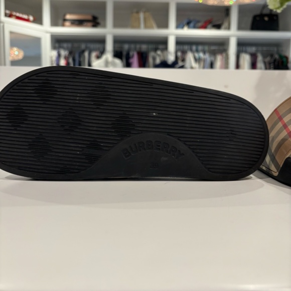 Burberry Furley Vintage Check Pool Slides 38 (8) Beige - Picture 4 of 4